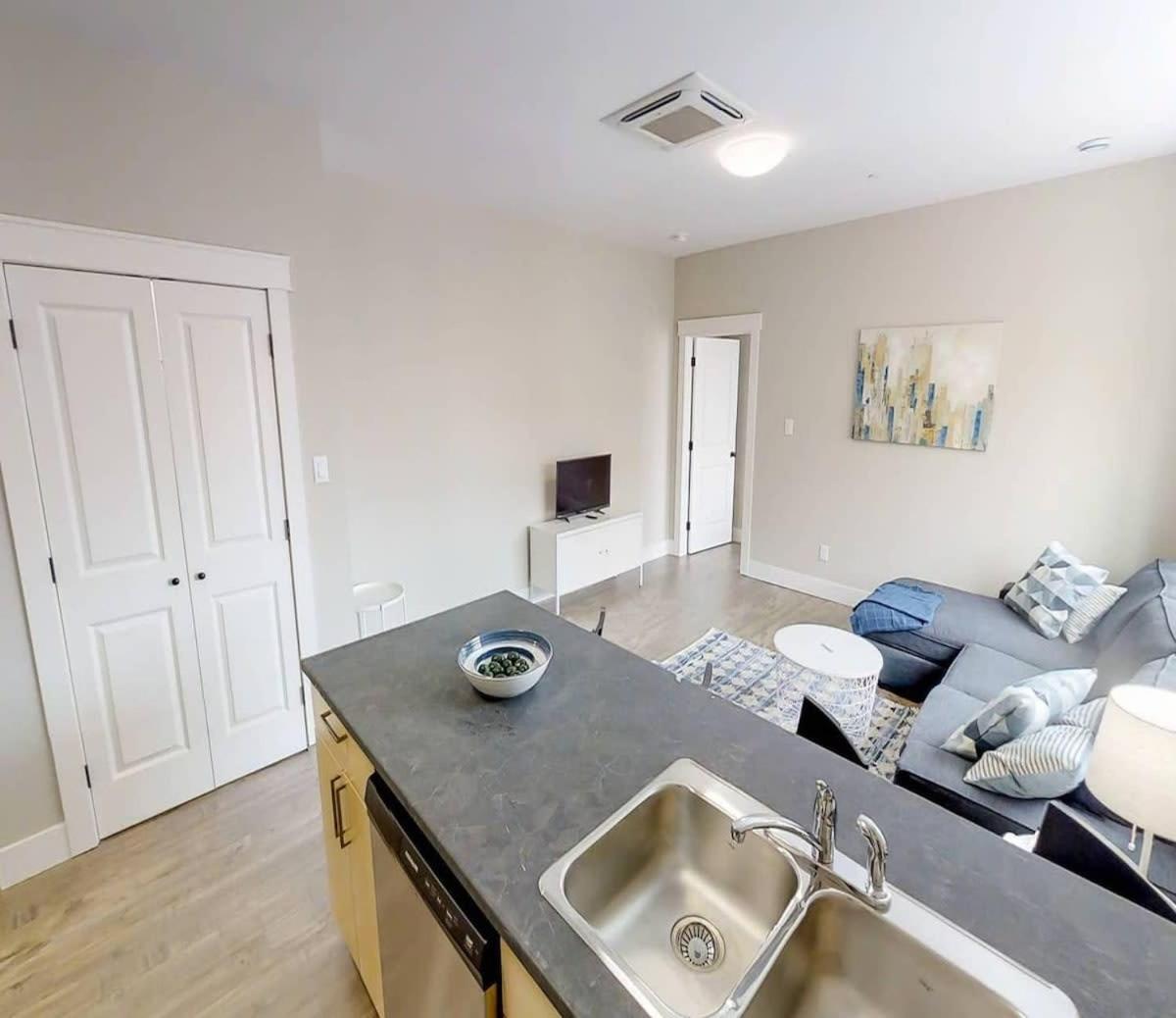 סאינט ג'ון Premium Condo Heart Of Uptown Location Parking Coffee מראה חיצוני תמונה